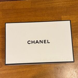 CHANEL White and Black Gift Box